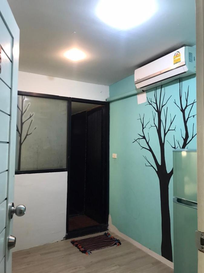 Rod Fai Fah Apartment Bangkok Esterno foto